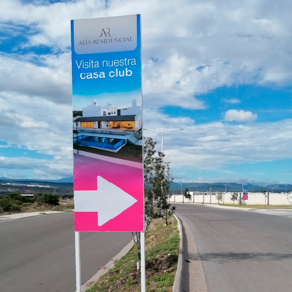Estructura publicitaria en desarrollo inmobiliario o fraccionamiento 1